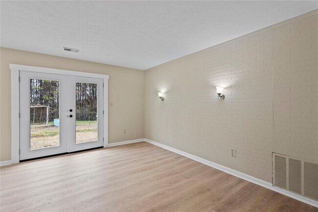 Building Photo - 1201 Shoreham Dr