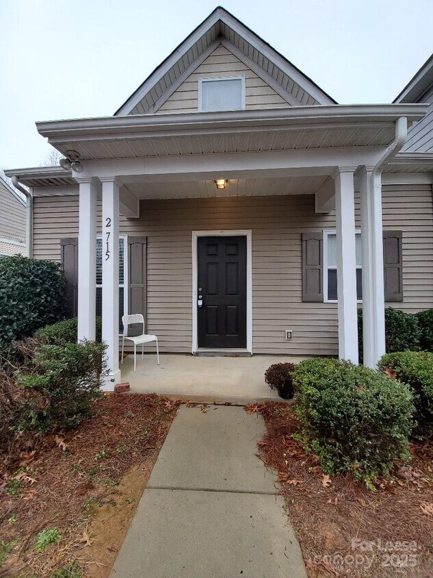 Foto principal - 2715 Meadow Knoll Dr