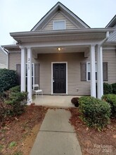 Building Photo - 2715 Meadow Knoll Dr