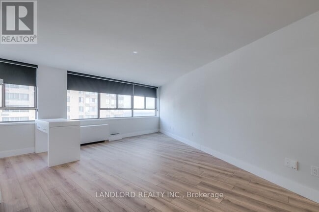 Building Photo - 270 Queens Quay W