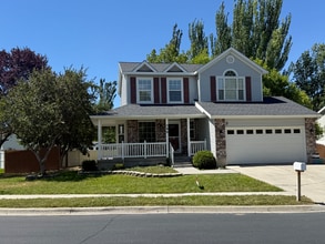 Building Photo - 799 Country Club Dr