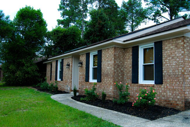 Foto del edificio - 3932 Creekwood Ln