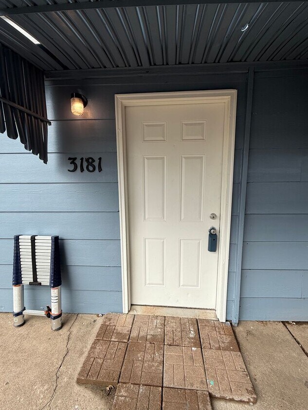 Primary Photo - Spacious 3 Bedroom Duplex Near McConnell A...