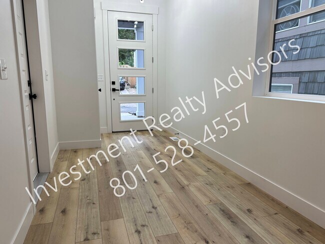 Foto del edificio - Brand New 3 Level Townhome!