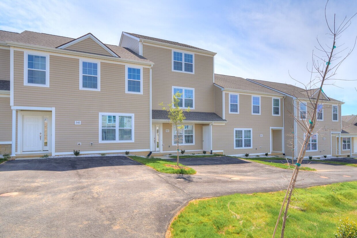 Building Photo - Available for the 2026-2027 lease term.