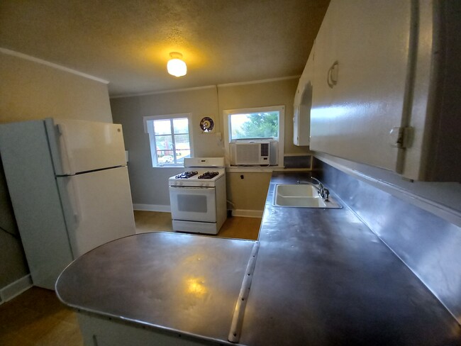 Kitchen 1st view - 224 Marshall St