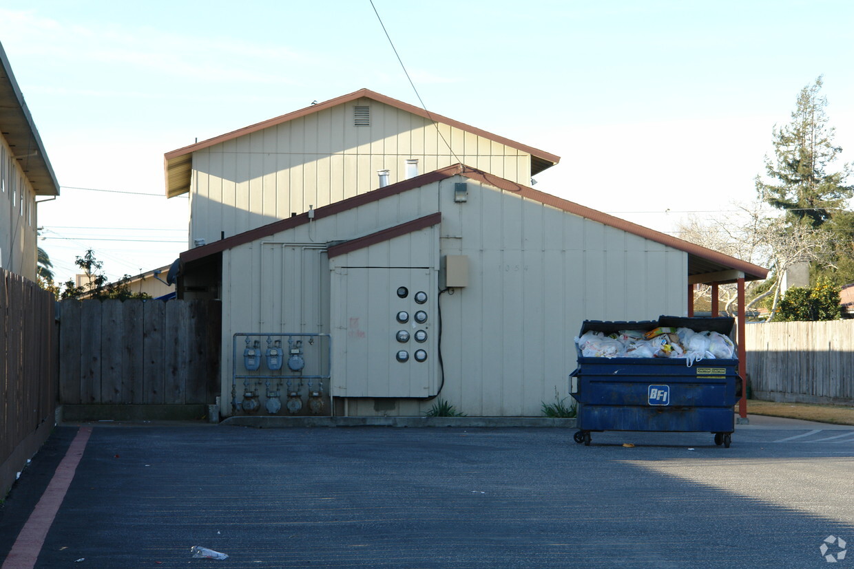 Foto del edificio - 1054 E Laurel Dr