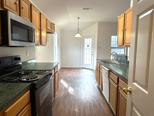 Building Photo - 5435 Dove Dr