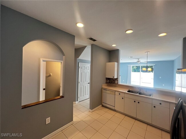 Building Photo - 3624 Pine Oak Cir
