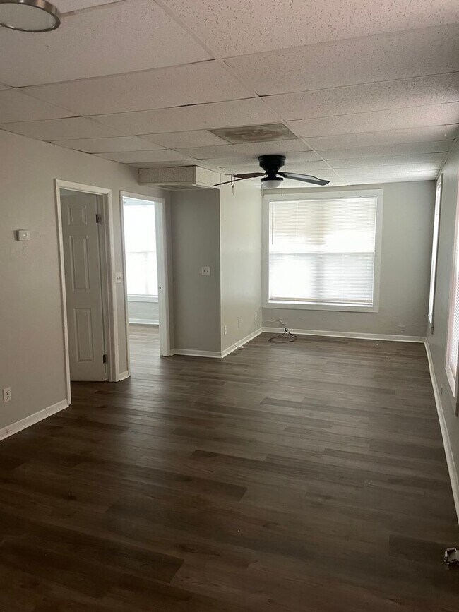 Foto del edificio - One Bedroom Apt.-A 10 Minute Walk to University of Tampa