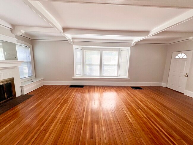 Main living room/ dining room - 190 Dartmouth St