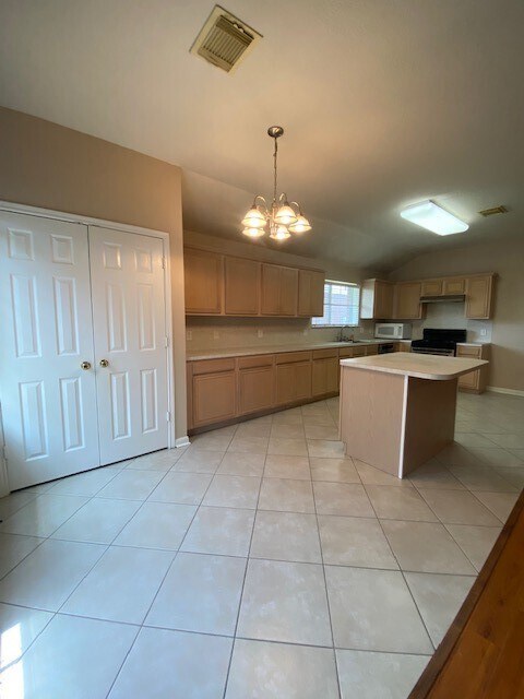 Foto del edificio - 5406 Meadow Canyon Dr