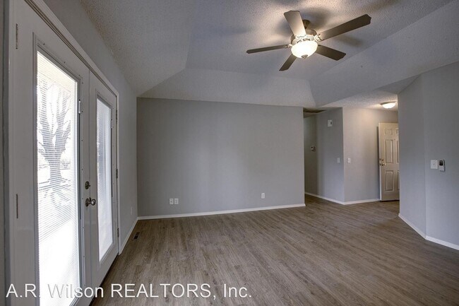 Building Photo - 3 br, 2 bath House - 1044 W. Lindberg St.