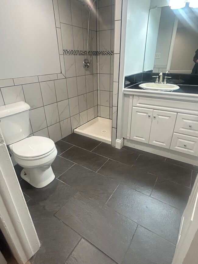 spacious bath - 603 Washtenaw Ave