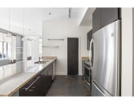 Building Photo - 725 Harrison Ave