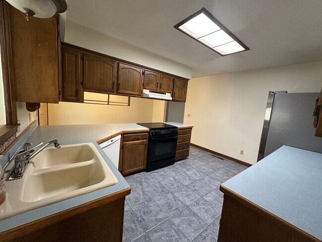 Building Photo - 3 bed 2 bath in Springfield