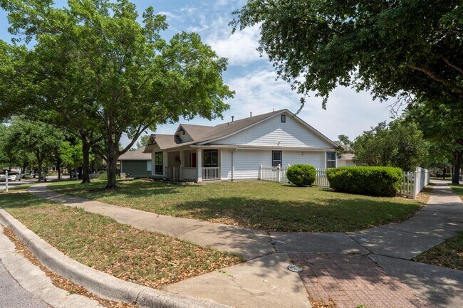 Building Photo - 112 Steele