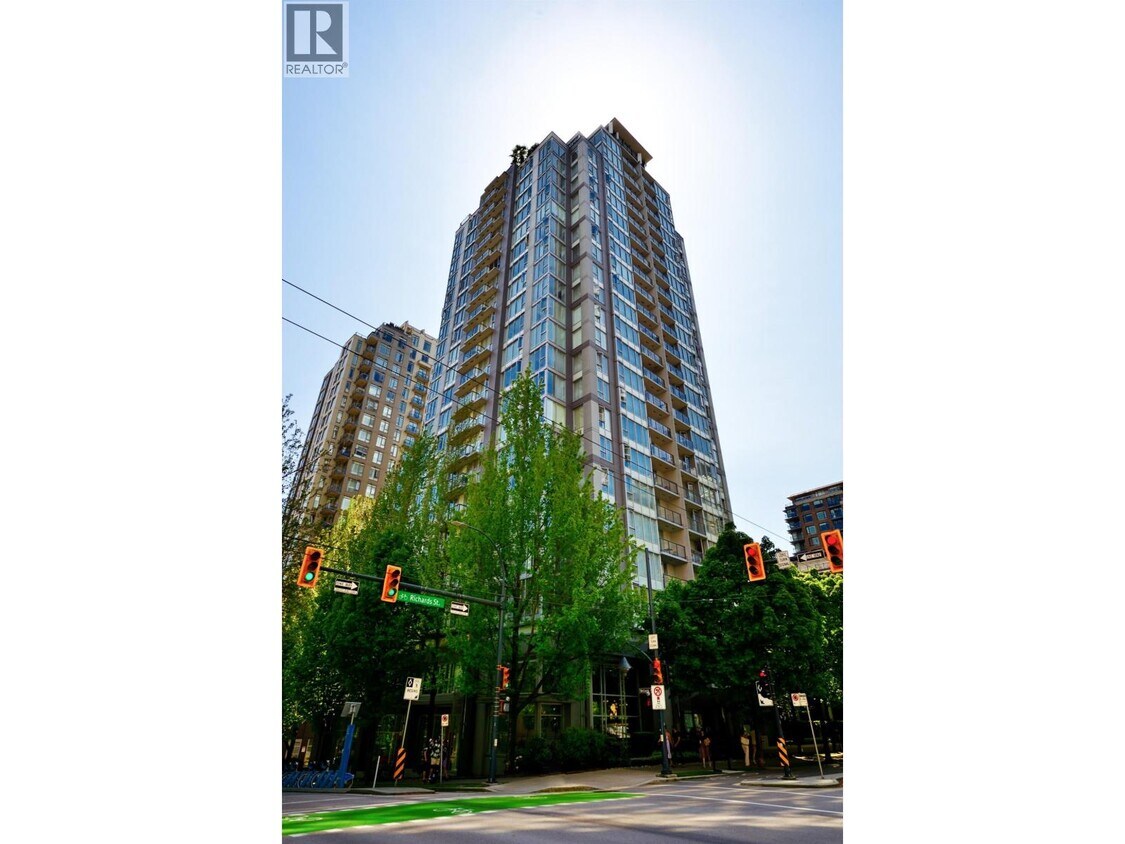 Primary Photo - 1010-1010 Richards St