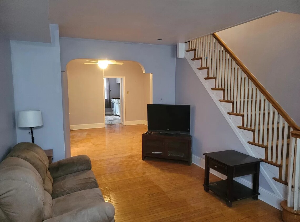 Primary Photo - 3929 Terrace St