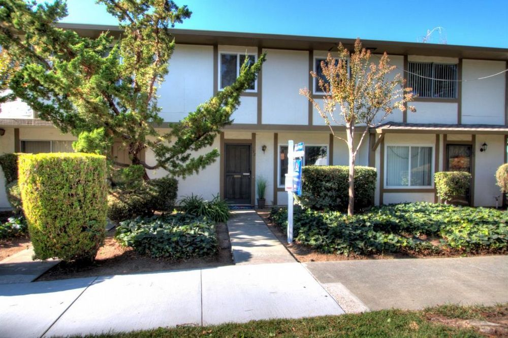 Primary Photo - 192 Oak Brook Cir