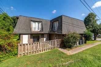 Building Photo - 9104 Woodpark Ln NW