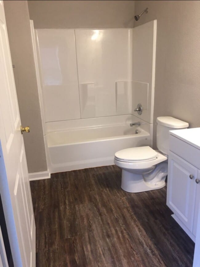 Building Photo - GREAT LOCATION! 3 BEDROOM 2 BATH HOME FOR LEASE IN JOPLIN-$1275 RENT-$1275 DEPOSIT