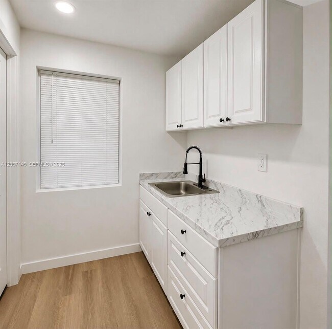 Foto del edificio - 1461 NE 56th St