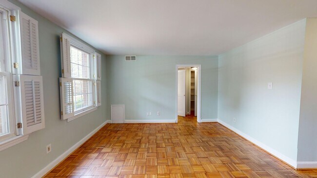 Building Photo - Spacious & Tucked Away Large One Bedroom i...