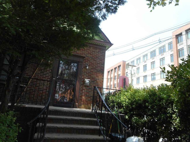 Building Photo - 419 Stegman Pkwy