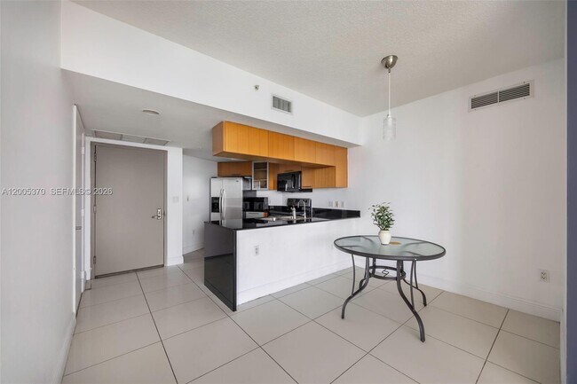 Foto del edificio - 1750 N Bayshore Dr