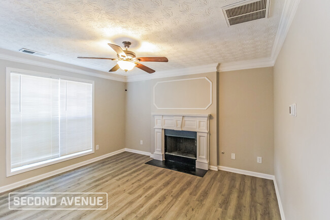 Building Photo - 3931 Riverside Pkwy