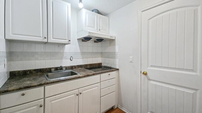 Photo du bâtiment - 1.0 bedroom in Calgary Alberta T3J 0B1