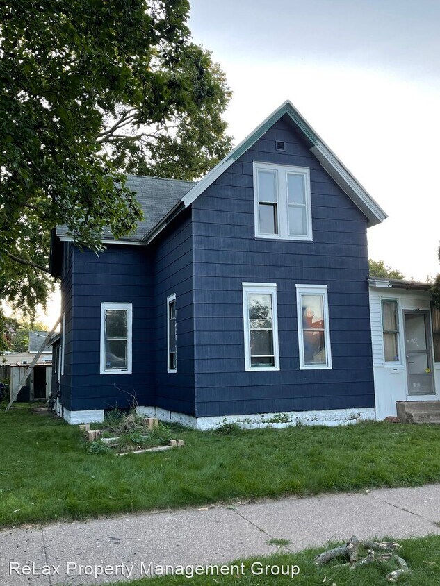 Primary Photo - 5 br, 1 bath House - 1002 8th St S
