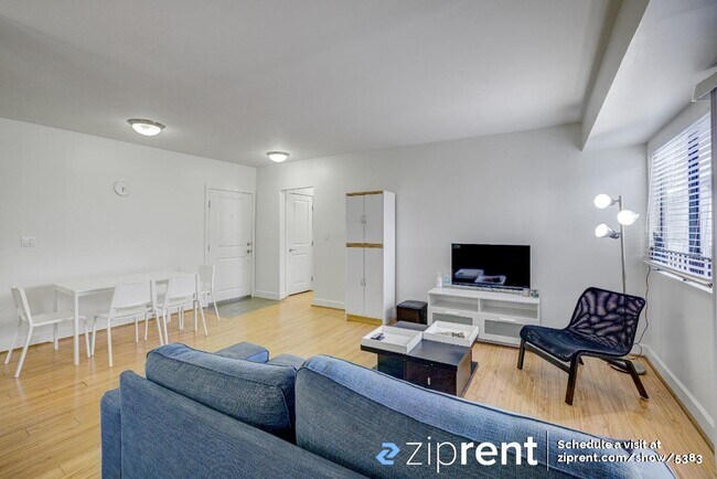 Foto del edificio - 10982 Roebling Ave