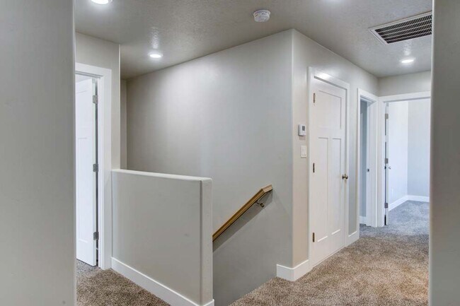 Foto del edificio - Cedar Reserve Townhome! End Unit