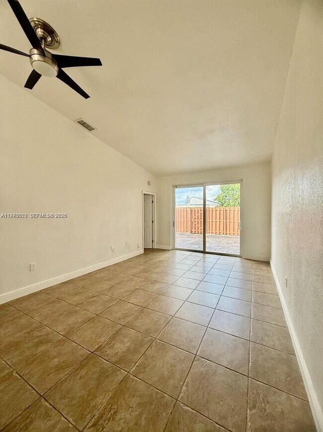 Foto del edificio - 6751 NW 193rd Ln