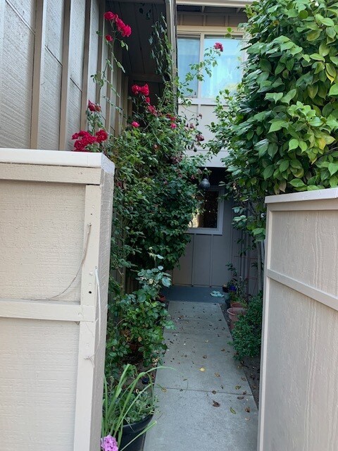 Foto del edificio - 10180 Firwood Dr