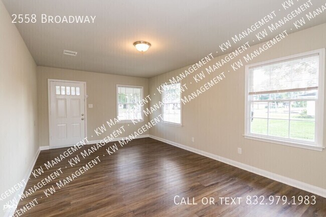 Foto del edificio - 2558 Broadway-