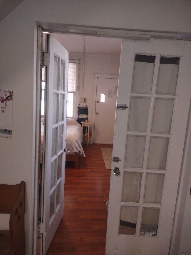 Foto del edificio - 4-5 BR HOUSE on Frambes close to High St