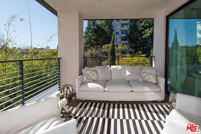 Foto del edificio - 432 N Oakhurst Dr