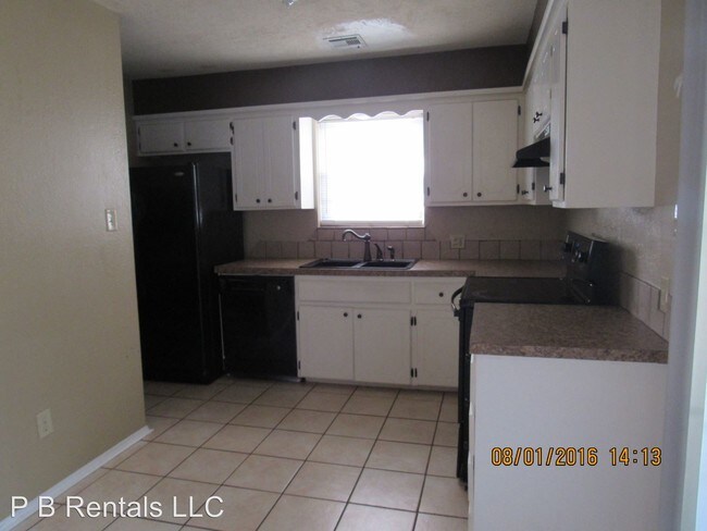 Building Photo - 3903 SW Pecan Pl