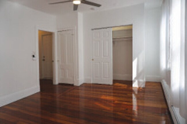 Foto del edificio - East Cambridge - Beautiful 2 Bedroom apart...
