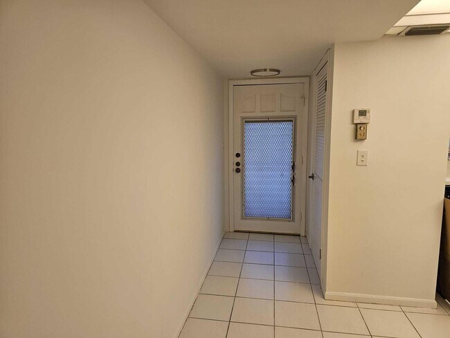 Foto del edificio - 671 S Hollybrook Dr