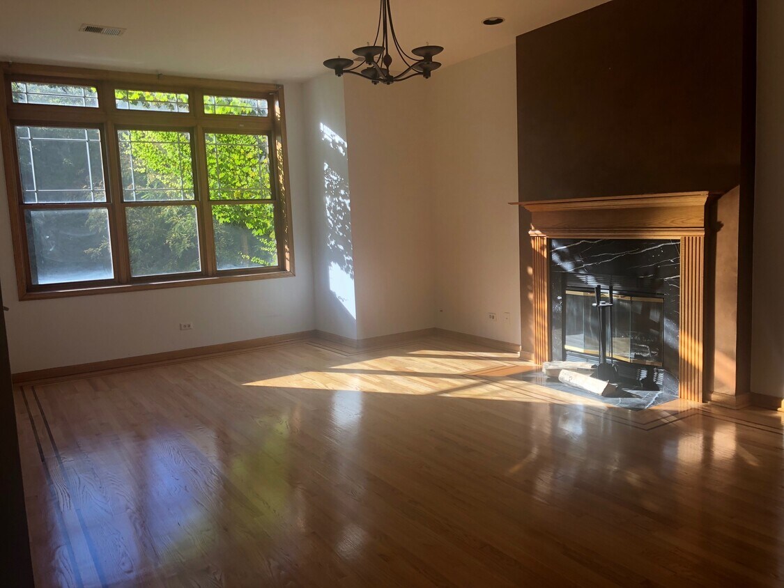 Primary Photo - 4101 N Kenmore Ave