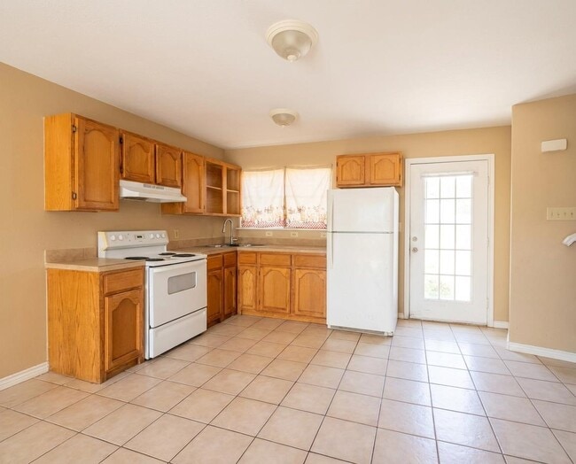 Building Photo - 312 Begona Ct