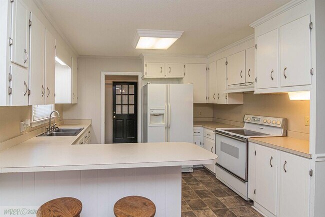 Building Photo - 657 Saulston Road