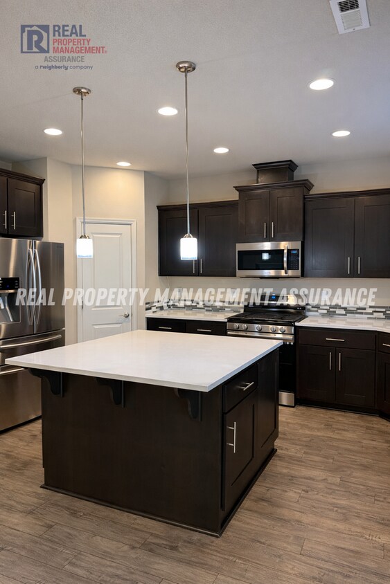 Foto del edificio - Spacious & Stylish 5-Bedroom Retreat in Heritage Crossing