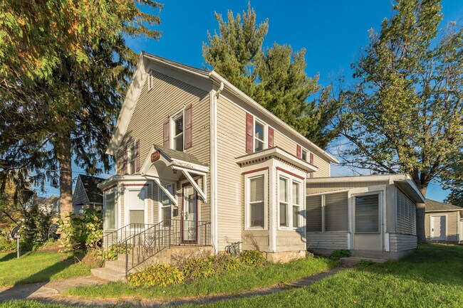 Building Photo - 1250 W American St