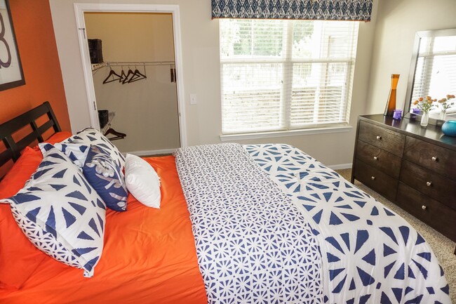 Bedroom with Walk in Closet - The Retreat at Hamburg Place Apartments