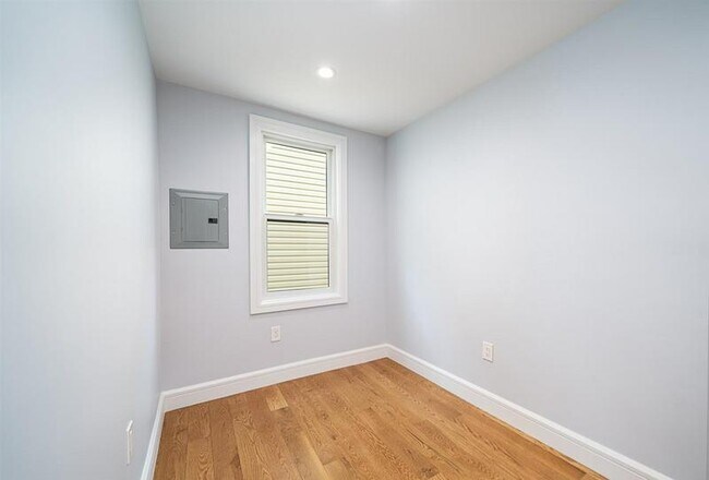 Dinning room - 195 Hutton St